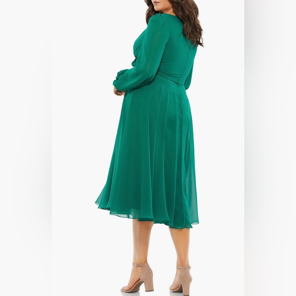 Mac Duggal Long Sleeve Chiffon Dress brand new with tag Color: Emerald size 14W - Picture 2 of 11